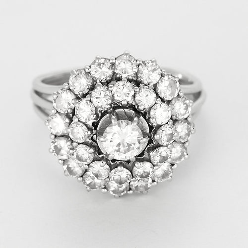 Bague 55 Elegante Bague platine et diamants à motif rayonnant 58 Facettes 260296