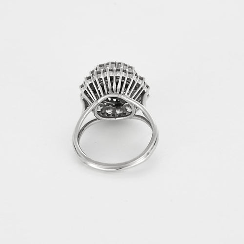 Bague 55 Elegante Bague platine et diamants à motif rayonnant 58 Facettes 260296