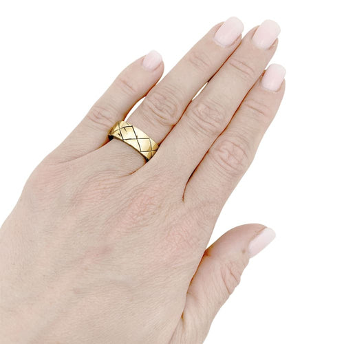 Bague 50 Bague Chanel, "Matelassé", or jaune. 58 Facettes 35557