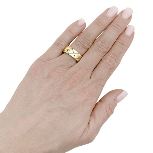 Bague 50 Bague Chanel, "Matelassé", or jaune. 58 Facettes 35557