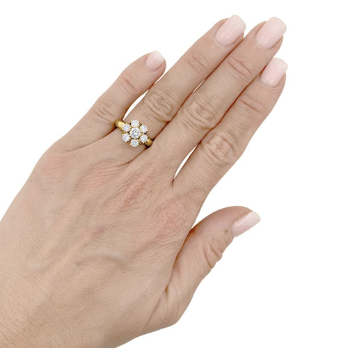 Bague 51 Bague « Fleur », or jaune et diamants. 58 Facettes 35562