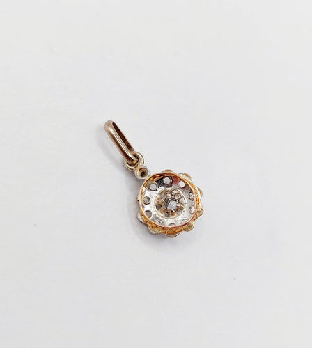 Pendentif Pendentif marguerite ancien en or 18k et platine, diamants taille rose 58 Facettes A06920