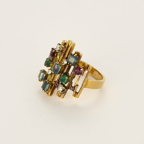 Bague 53 Bague moderniste en or jaune, diamants, rubis, émeraudes et saphirs 58 Facettes B260053