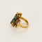 Bague 53 Bague moderniste en or jaune, diamants, rubis, émeraudes et saphirs 58 Facettes B260053
