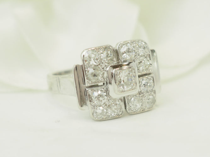 Bague 50 Bague Art déco en or blanc 18 carats et diamants taille ancienne 58 Facettes 33737