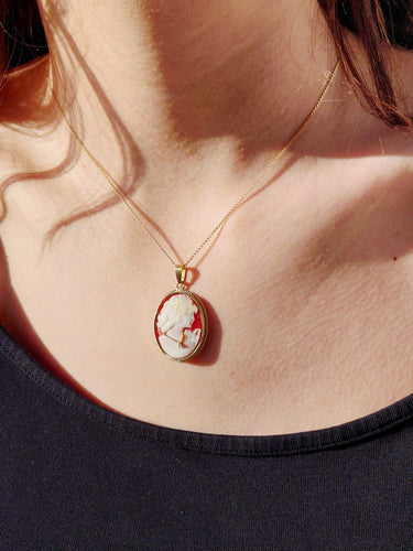 Pendentif Pendentif camée coquillage en or jaune 18 carats avec diamant 58 Facettes 1748566