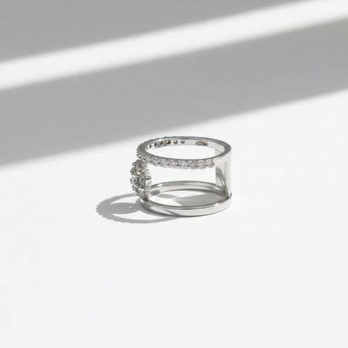 Bague 52 Bague en or blanc 18 carats sertie de diamants 58 Facettes 1.0000898/1