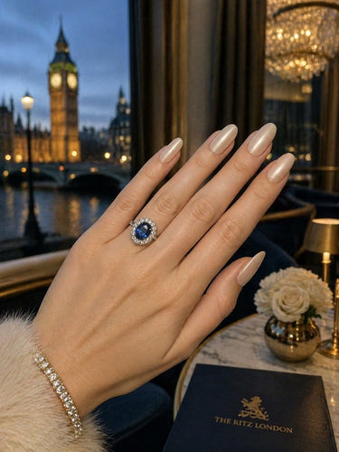 Bague Bague halo en or blanc 18k avec tourmaline bleue et diamants 58 Facettes 50451