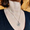 Collier Collier ras-de-cou - Pendentif Palm Islands Dubai en or blanc et diamants 58 Facettes G3927