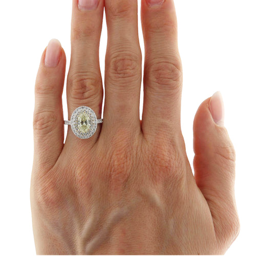 Bague 55 Guidetti - Bague en or blanc avec diamant ovale 1,51 ct et diamants 58 Facettes G3918