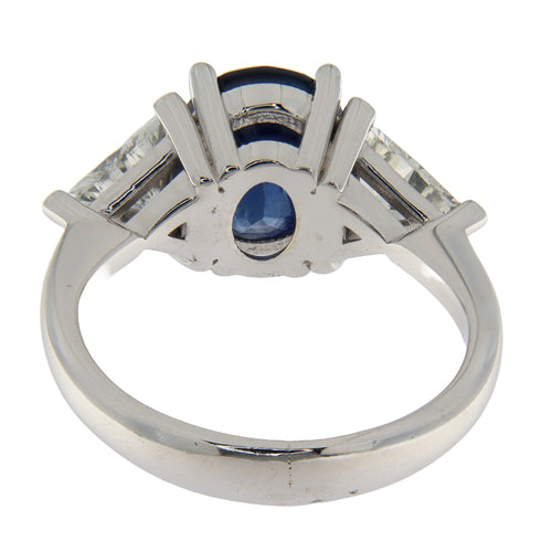 Bague 54 Bague - Or blanc 18 kt avec saphir 3,40 ct et diamants trilliant 58 Facettes G3684