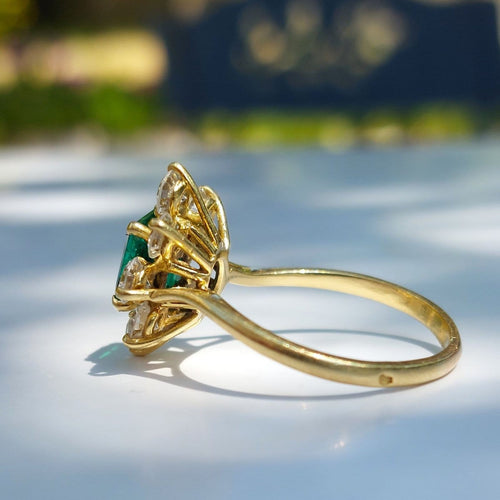 Bague 57 GemParis - Bague marguerite en or jaune 18k, émeraude de Zambie et diamants 58 Facettes 250