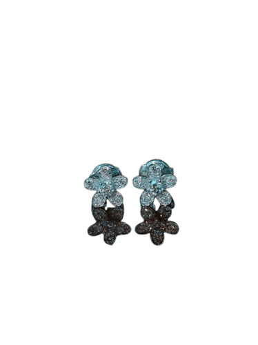 Boucles d'oreilles Van Cleef & Arpels Socrates - Boucles d’oreilles fleur en or blanc et diamants 58 Facettes Jnci04