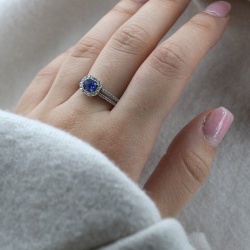 Bague 55 Bague en or blanc 18 carats avec saphir et diamants 58 Facettes Bague 144/1