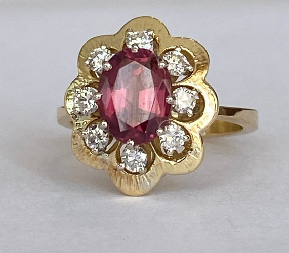 Bague 52 Bague cocktail entourage en or jaune 18 ct avec grenat et diamants 58 Facettes ring