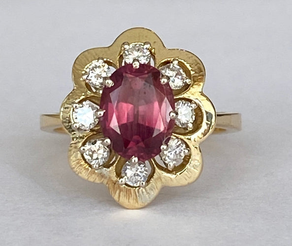 Bague 52 Bague cocktail entourage en or jaune 18 ct avec grenat et diamants 58 Facettes ring