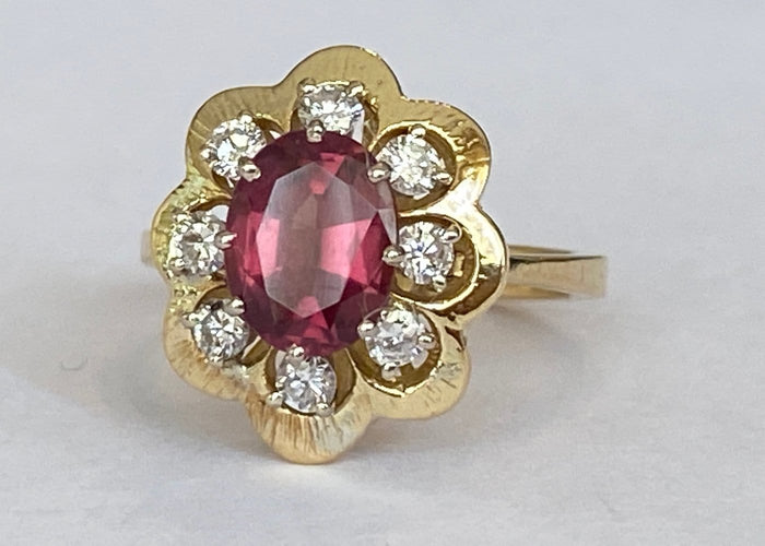 Bague 52 Bague cocktail entourage en or jaune 18 ct avec grenat et diamants 58 Facettes ring