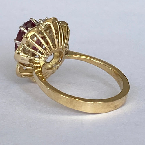 Bague 52 Bague cocktail entourage en or jaune 18 ct avec grenat et diamants 58 Facettes ring