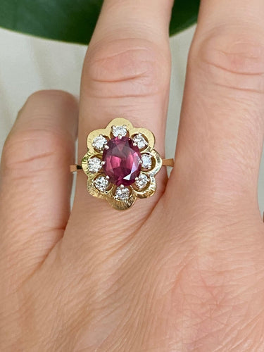 Bague 52 Bague cocktail entourage en or jaune 18 ct avec grenat et diamants 58 Facettes ring