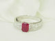 Bague 53 Bague en or blanc 18 carats avec rubis 1,30 ct et diamants 0,74 ct 58 Facettes 33747