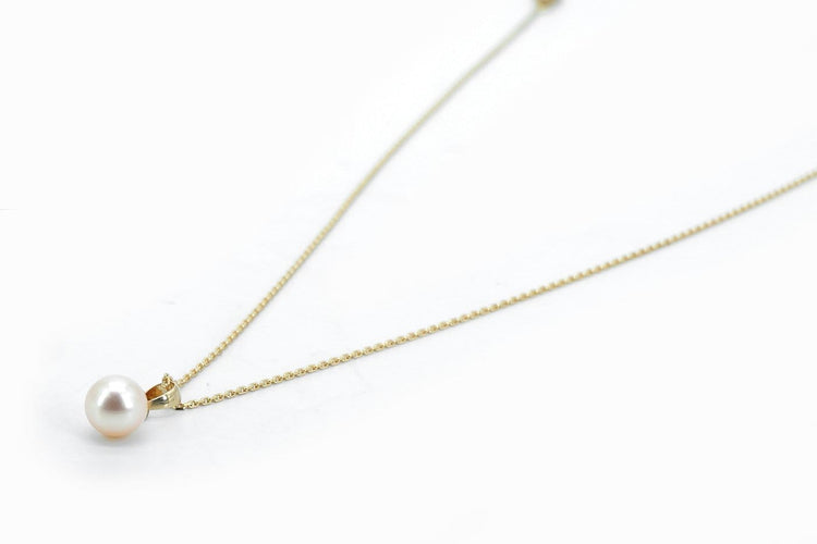Pendentif Pendentif en or jaune 18 carats et perle d'eau douce 58 Facettes Pendentif 149-3