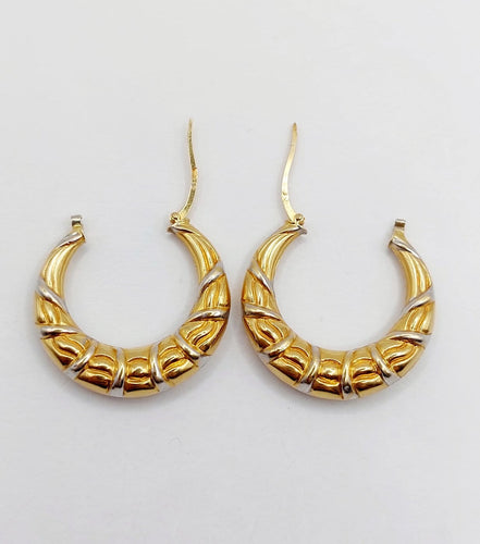 Boucles d'oreilles Créoles vintage en or blanc et jaune 18k 58 Facettes A06930