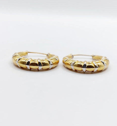 Boucles d'oreilles Créoles vintage en or blanc et jaune 18k 58 Facettes A06930