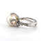 Bague 52 Bague en or blanc 18 ct avec perle naturelle et diamants 58 Facettes 382 C OC
