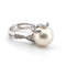 Bague 52 Bague en or blanc 18 ct avec perle naturelle et diamants 58 Facettes 382 C OC