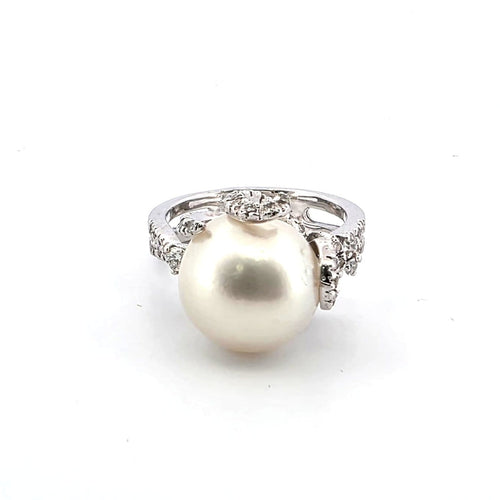 Bague 52 Bague en or blanc 18 ct avec perle naturelle et diamants 58 Facettes 382 C OC