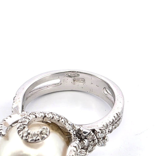 Bague 52 Bague en or blanc 18 ct avec perle naturelle et diamants 58 Facettes 382 C OC