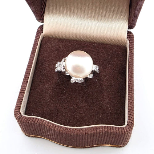 Bague 52 Bague en or blanc 18 ct avec perle naturelle et diamants 58 Facettes 382 C OC