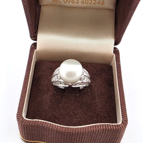 Bague 51 Bague en or blanc 18 ct avec perle et diamants 58 Facettes 81/26 C SHD 31/26
