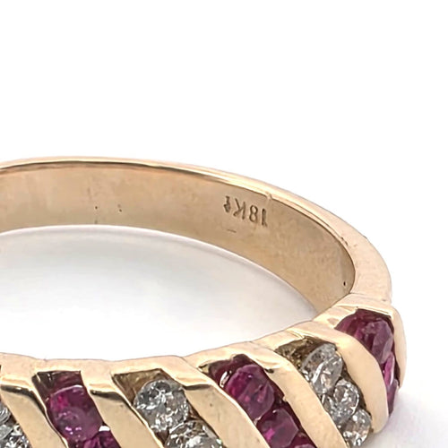 Bague 60 Bague en or jaune 18 ct avec rubis et diamants 58 Facettes 223/263 H SHD