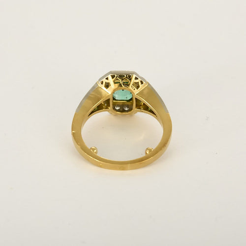 Bague 45 Elegante Bague style Art Déco en or jaune, or gris, émeraude rectangulaire 0.80 carat et petits diamants 58 Facettes 260275