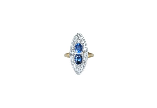 Bague 51 Bague marquise en or jaune 18 kt et platine, saphirs de Ceylan et diamants 58 Facettes