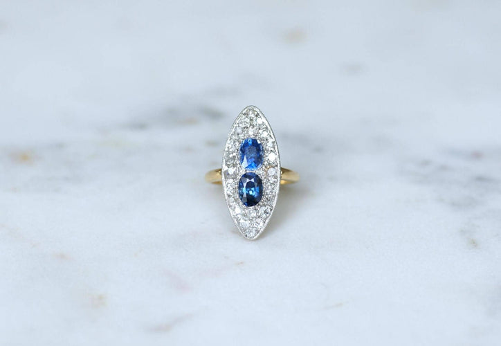 Bague 51 Bague marquise en or jaune 18 kt et platine, saphirs de Ceylan et diamants 58 Facettes
