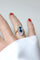 Bague 51 Bague marquise en or jaune 18 kt et platine, saphirs de Ceylan et diamants 58 Facettes