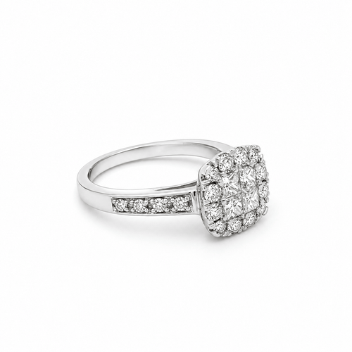 Bague 50 Bague cluster pavée en or blanc 18 carats et diamants 58 Facettes 50461