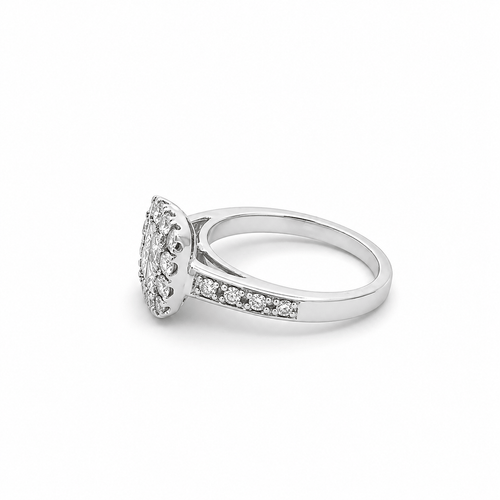Bague 50 Bague cluster pavée en or blanc 18 carats et diamants 58 Facettes 50461
