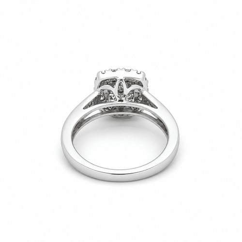 Bague 50 Bague cluster pavée en or blanc 18 carats et diamants 58 Facettes 50461