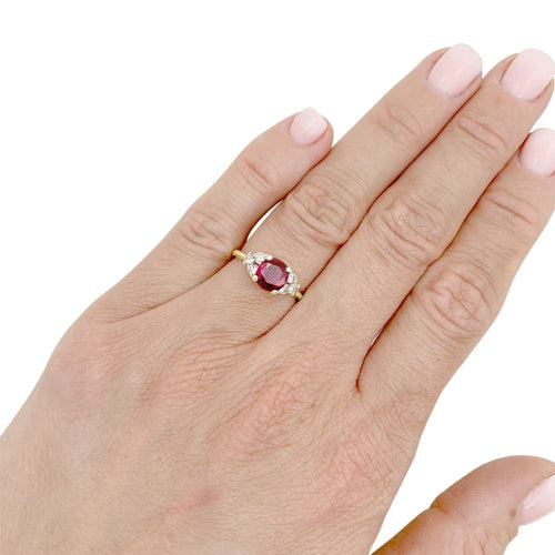 Bague 50 Bague or jaune, rubis et diamants. 58 Facettes 35599