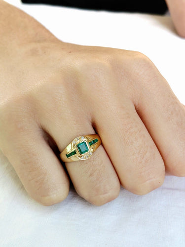 Bague 54 Bague en or jaune 18 carats avec diamants et émeraudes 58 Facettes id: 1752351