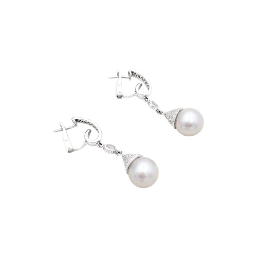 Boucles d'oreilles Boucles d'oreilles pendantes or blanc, diamants et perles. 58 Facettes 35595