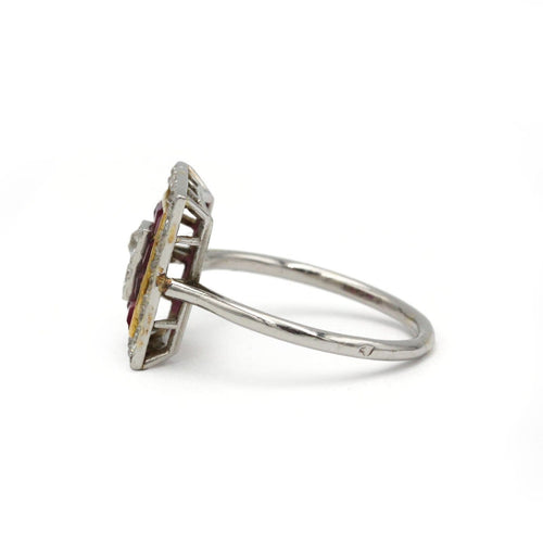 Bague 56 Bague Art déco en platine avec diamants et rubis calibrés 58 Facettes 1386