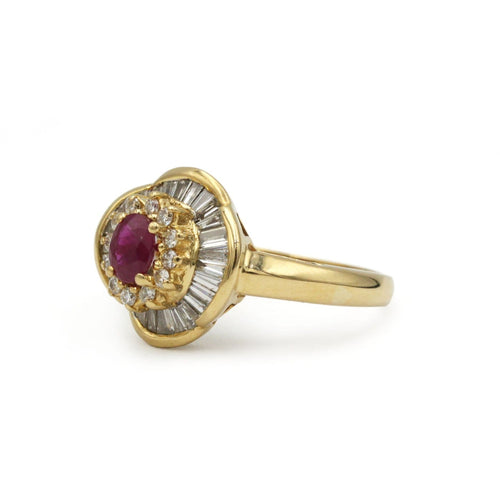 Bague 54 Bague en or jaune 750 avec diamants baguette et rubis 58 Facettes 1379