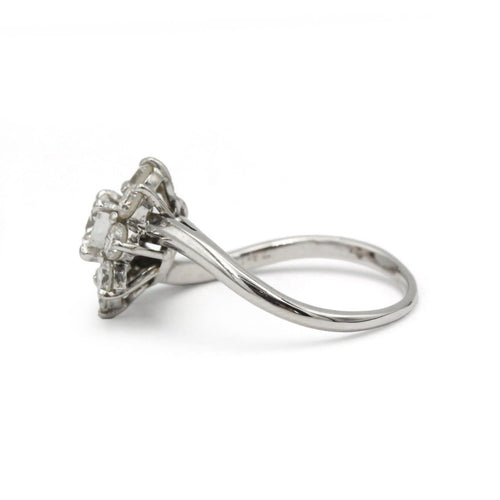 Bague 52 Bague marguerite en platine et diamants 58 Facettes 1375