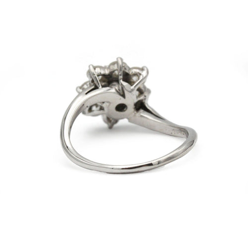 Bague 52 Bague marguerite en platine et diamants 58 Facettes 1375
