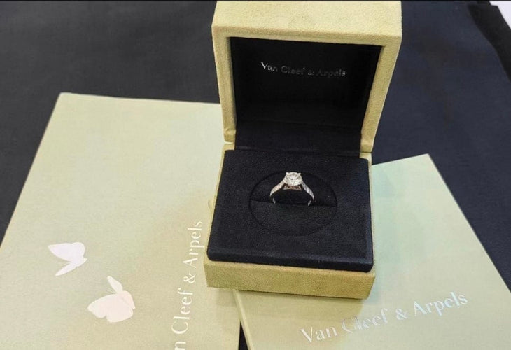 Bague 47 Van Cleef & Arpels Romance - Solitaire en platine avec diamant 1,04 ct 58 Facettes Jnci18