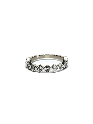 Bague 52 Alliance demi-tour en or blanc 18 carats et diamants 58 Facettes id: 1753513